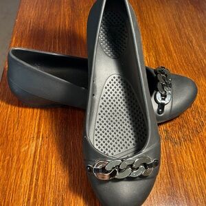 Crocs Gianna Black Rounded Ballet Flats with Chain Link Accent Size  7